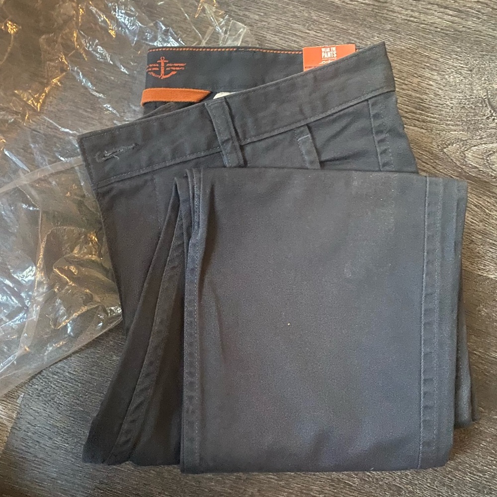 Dockers Alpha Khaki in Grey 30x30 NWT